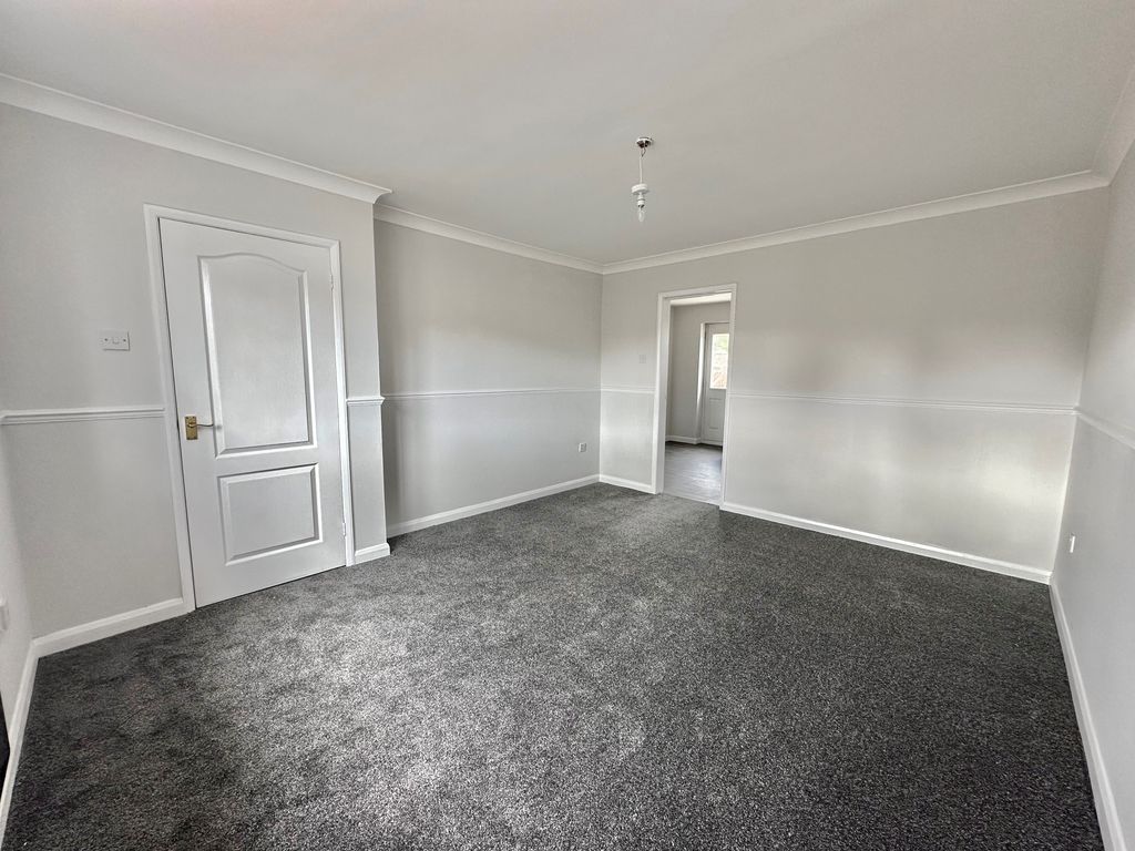 Property photo 2 of 5 Living Room