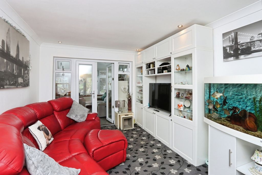 Property photo 2 of 26 Lounge