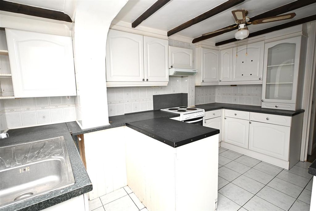 Property photo 3 of 14 Kitchen