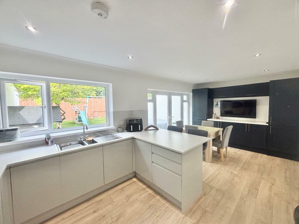 Property photo 1 of 34