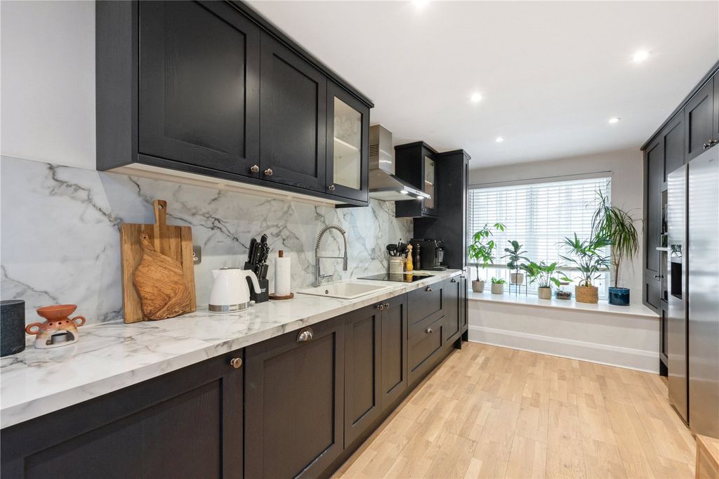 Property photo 3 of 16 Picture No. 23