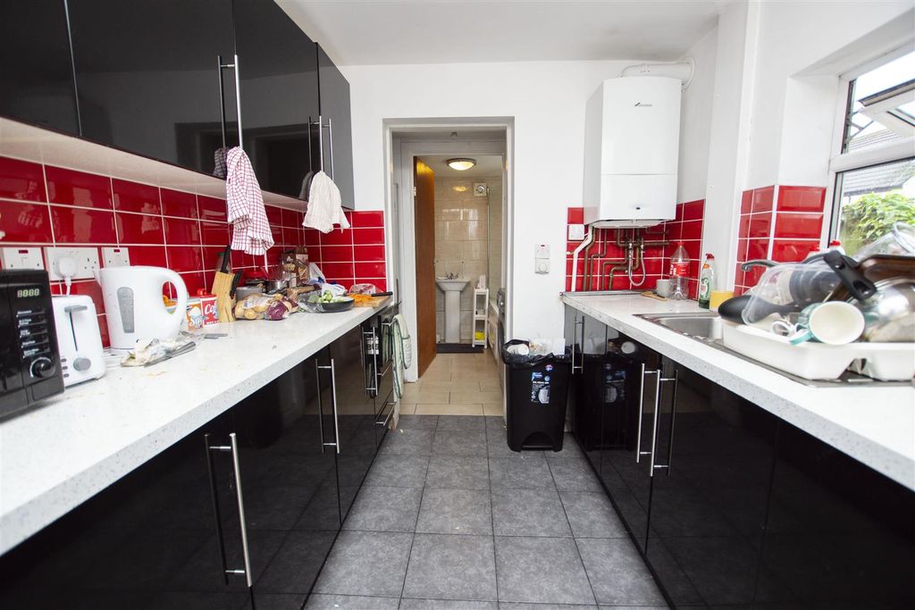 Property photo 1 of 12 Approach