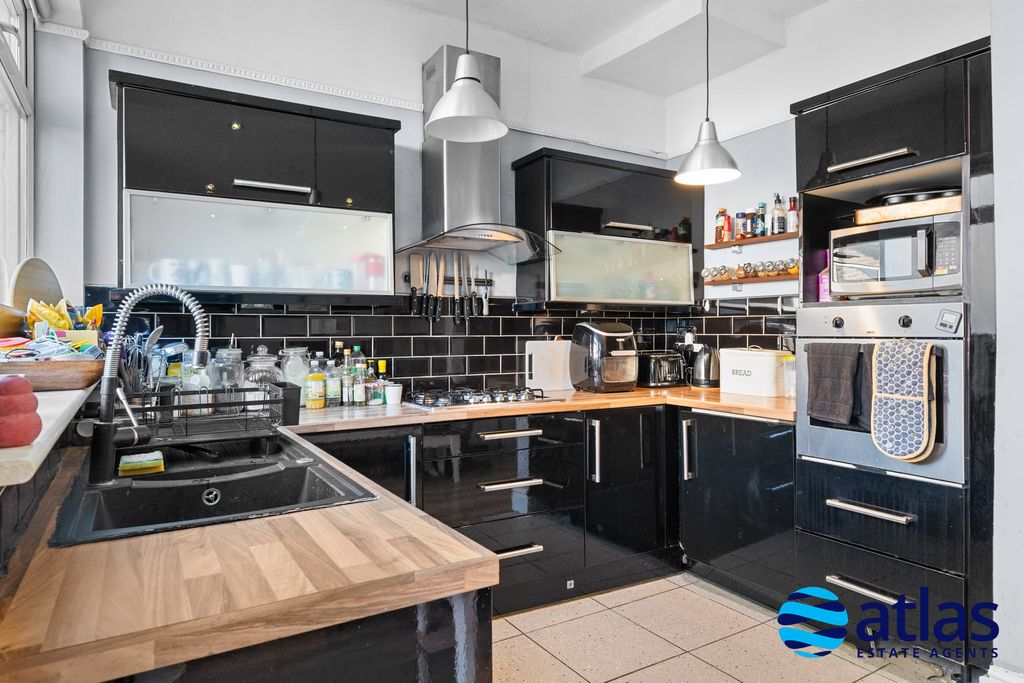 Property photo 3 of 27 Kitchen