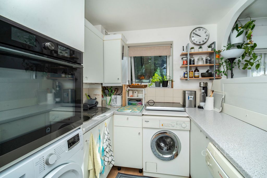 Property photo 3 of 10 Pbox-Img.Jpg
