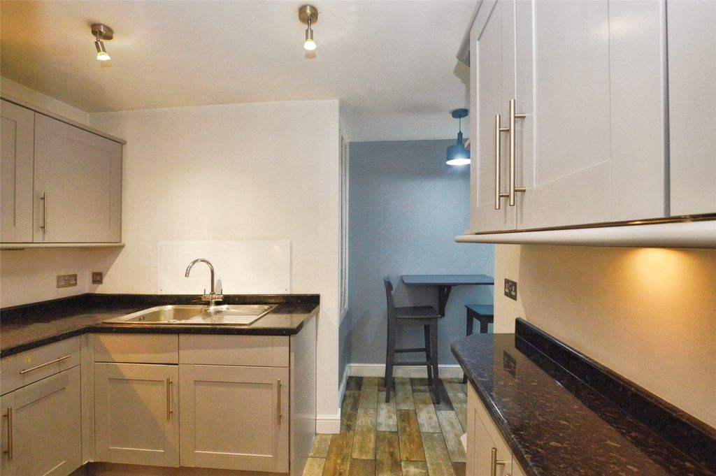 Property photo 3 of 10 Picture No. 33