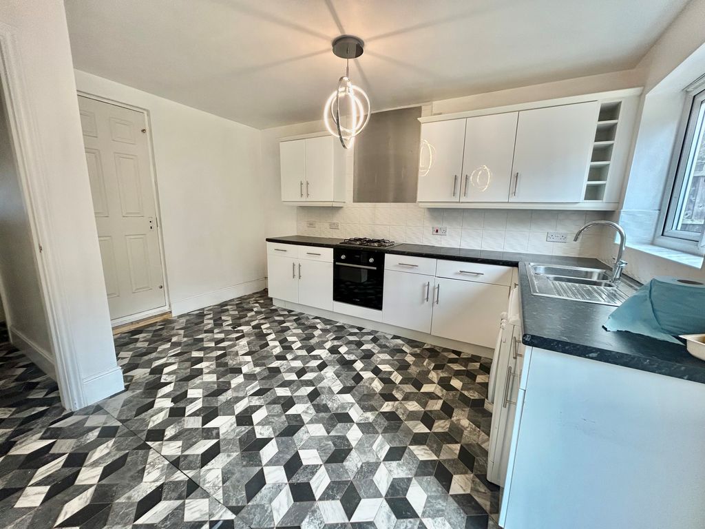 Property photo 3 of 19 Image