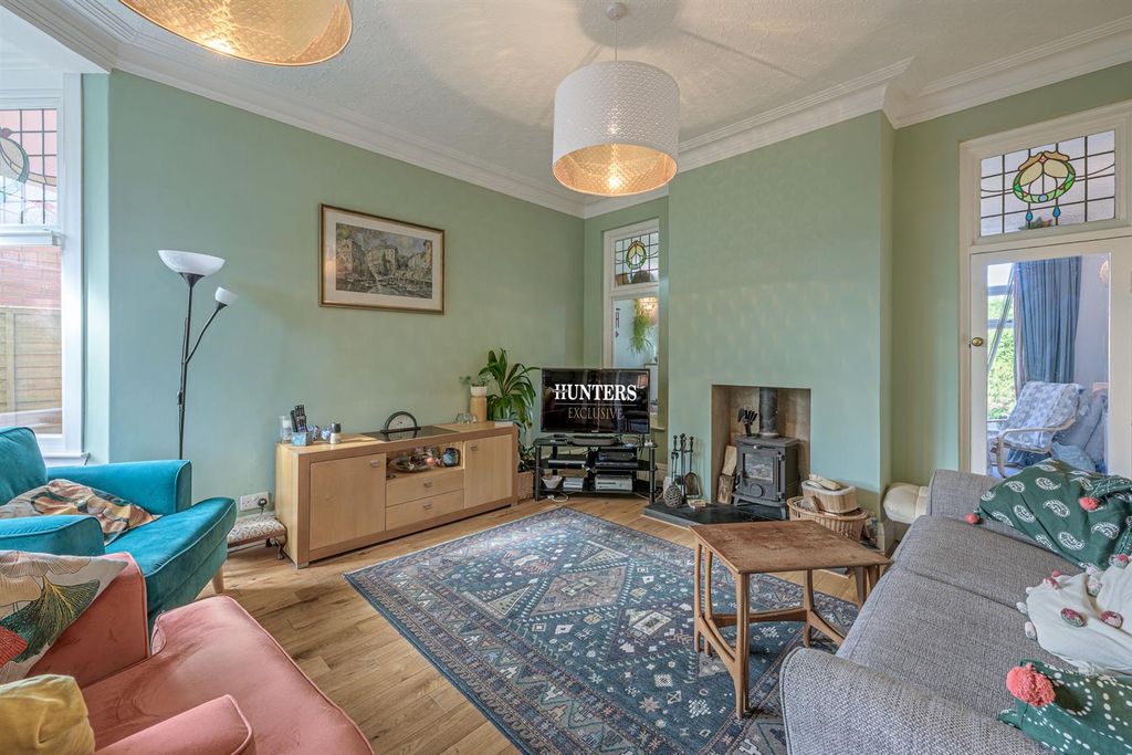 Property photo 2 of 33