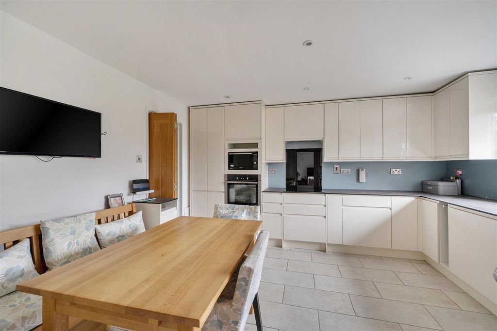 Property photo 2 of 17 Kitchen / Dining Room