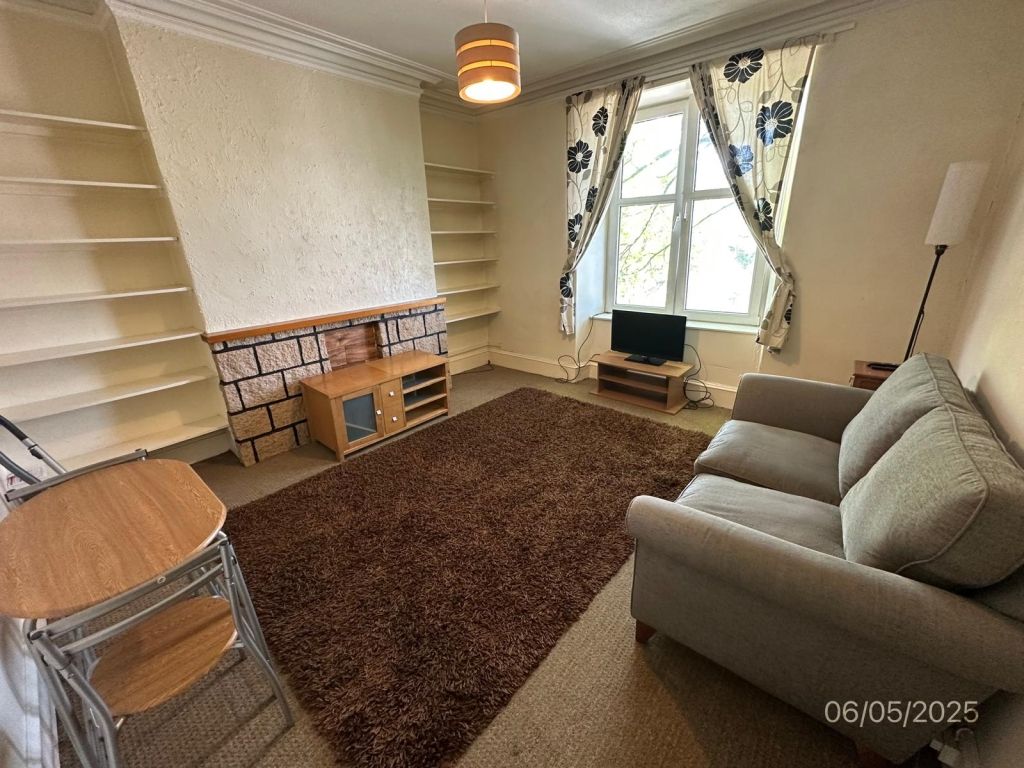 Property photo 1 of 8 Lounge