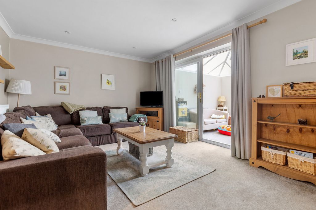 Property photo 2 of 11