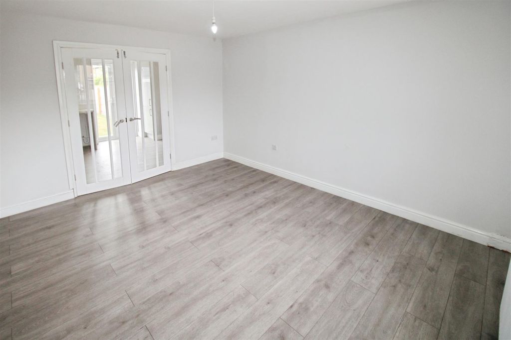 Property photo 2 of 17 Living Room