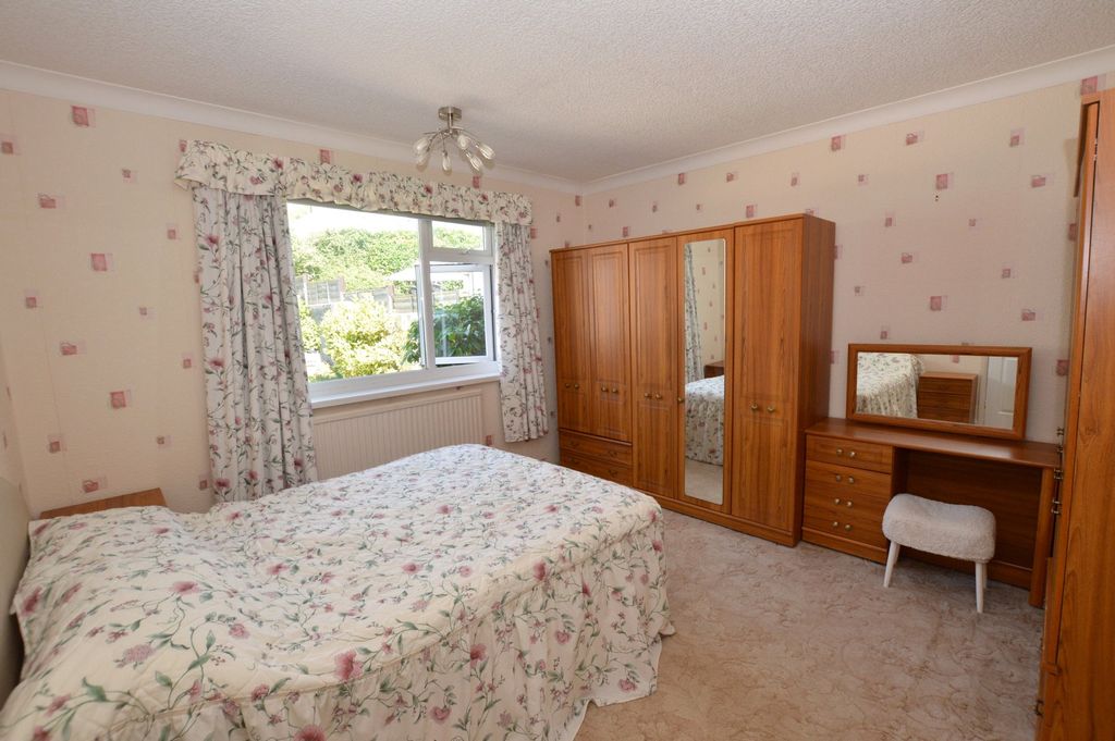 Property photo 3 of 16 Bedroom 1