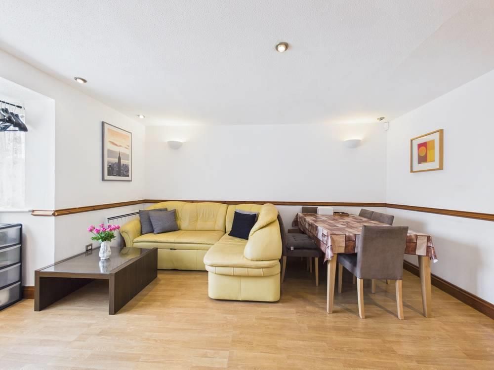 Property photo 3 of 16 Cam01358G0-Pr0239-Still015-Thumbnail-H750-70.Jpg