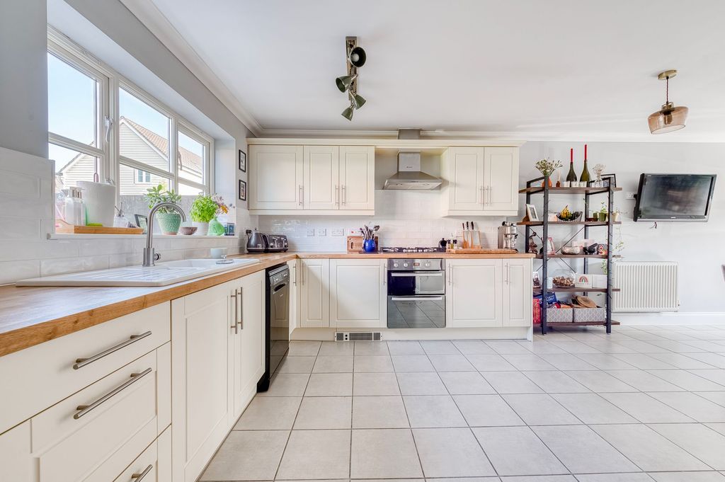Property photo 2 of 29