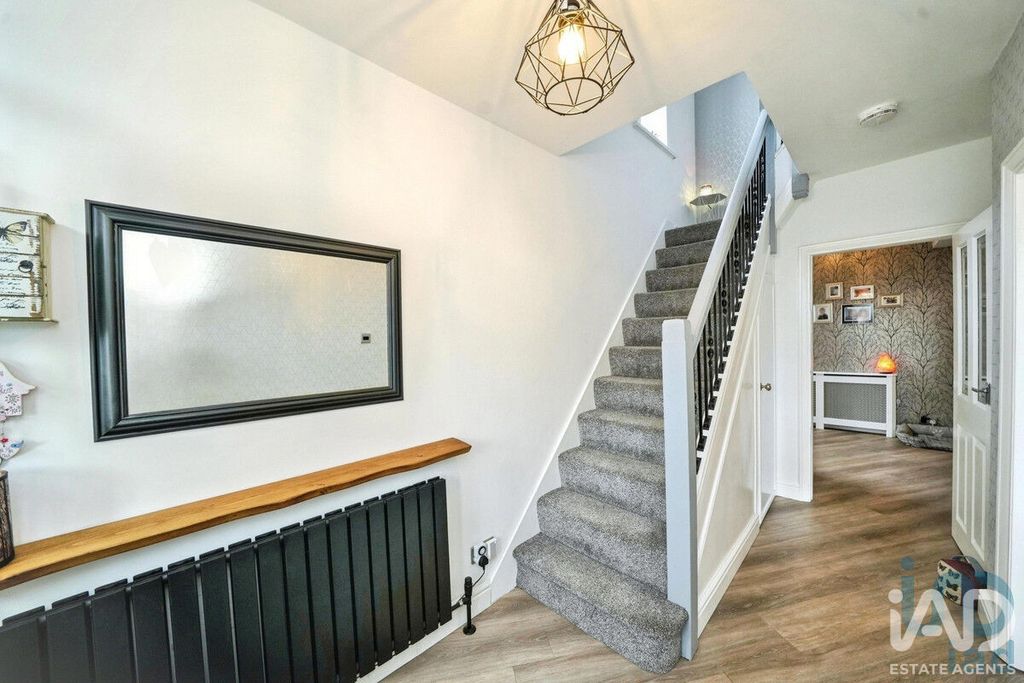 Property photo 3 of 44