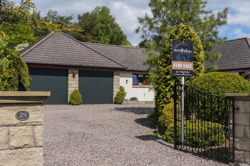 Property photo 2 of 35