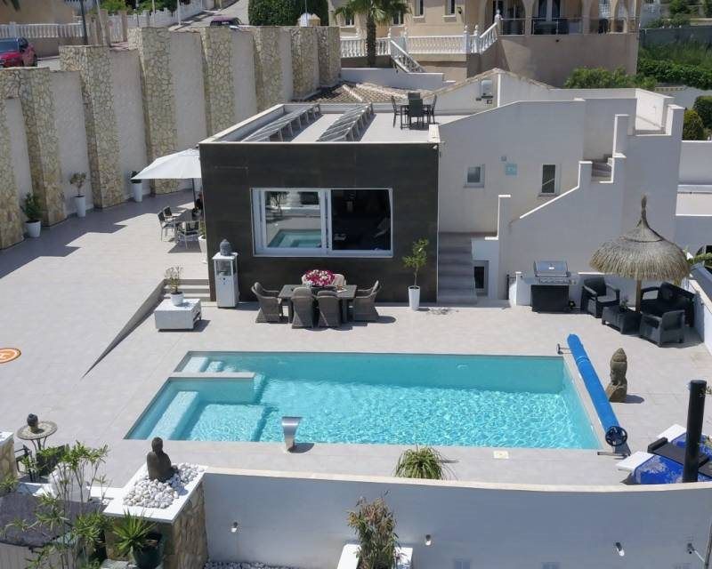 Property photo 2 of 50