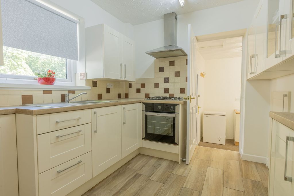Property photo 2 of 31