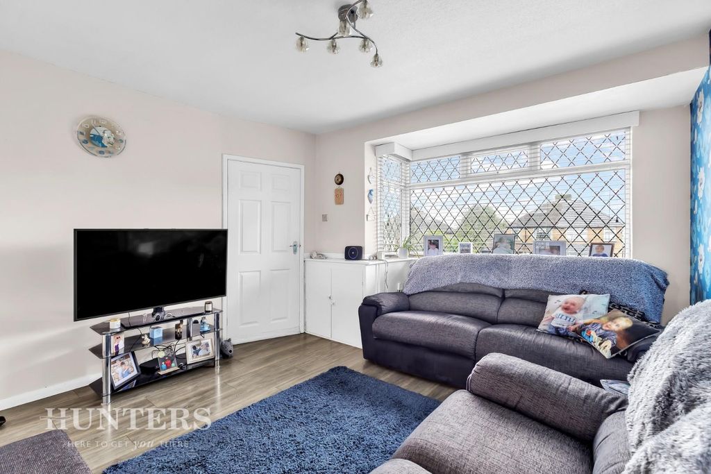 Property photo 3 of 18 Living Room