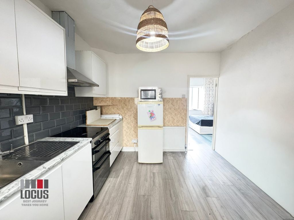 Property photo 2 of 5 Photo 3