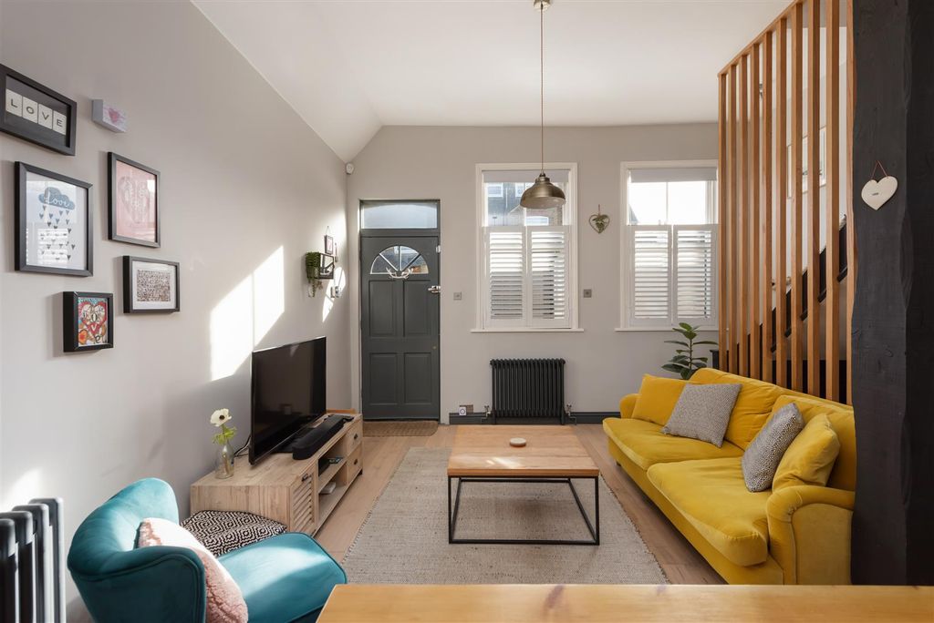 Property photo 3 of 16 Swanfield Road, Whitstable