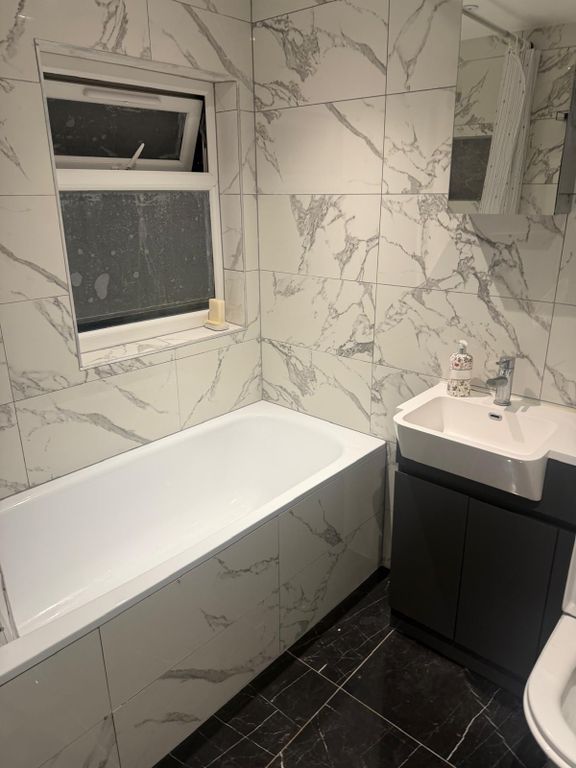 Property photo 1 of 6 Two Bedroom First Floor Flat Off Ilford Lane- Families Only