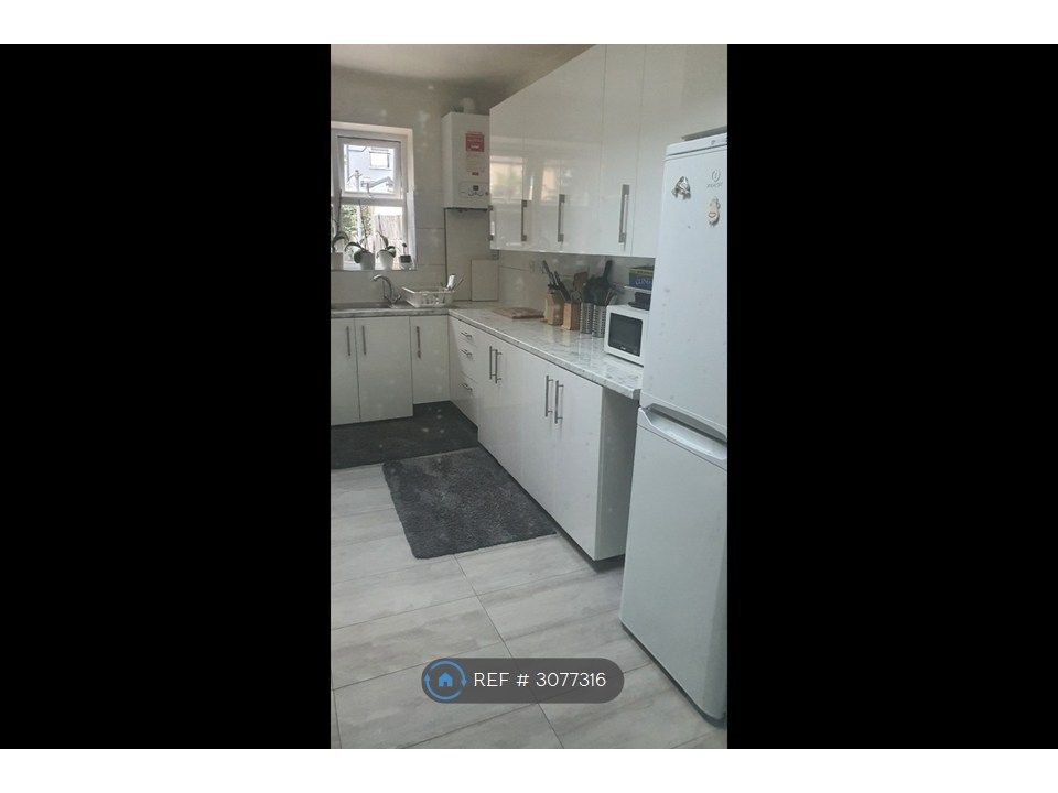 Property photo 2 of 29 Kitchen