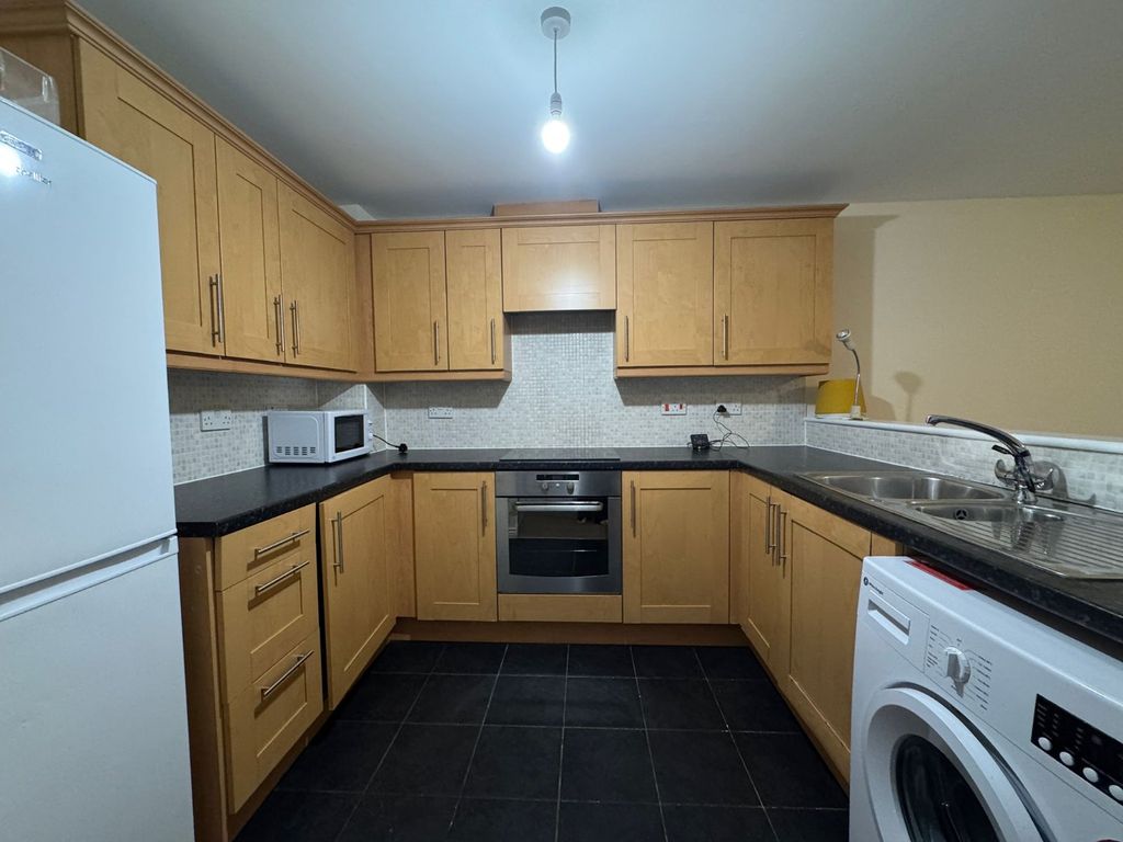 Property photo 2 of 17 Picture No. 24