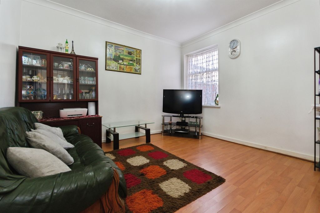 Property photo 2 of 17