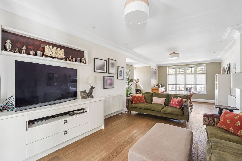 Additional image 7 of 6 bed detached house for saleCuckoo Hill Road, Pinner HA5