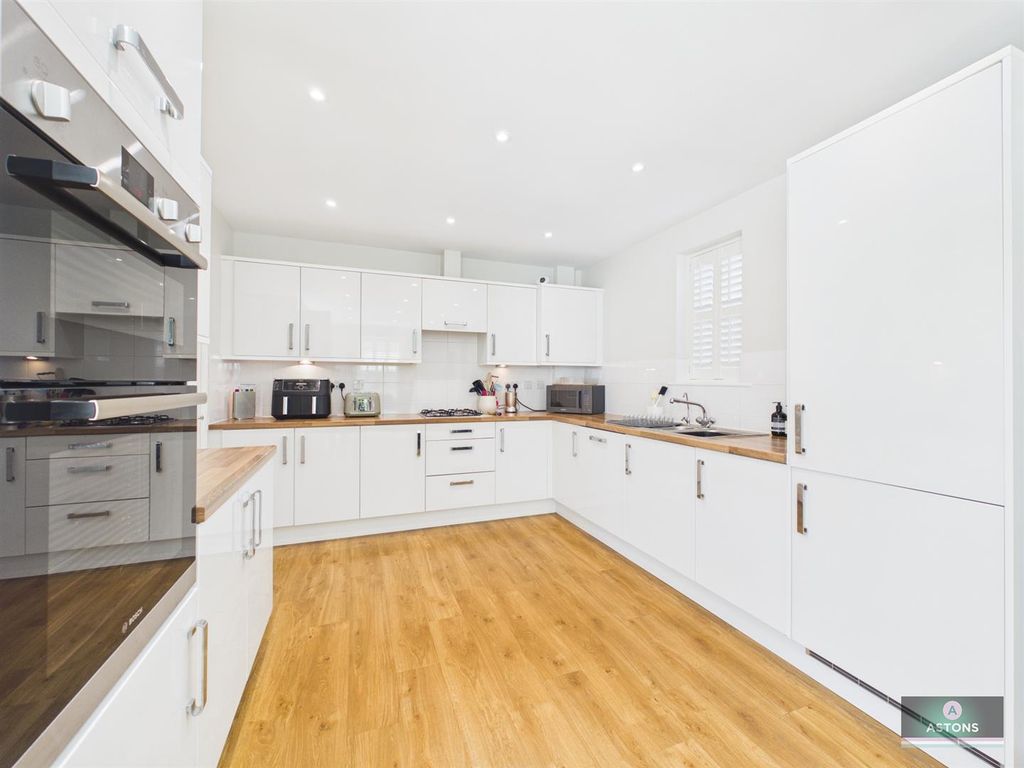 Property photo 2 of 30 Cam02067G0-Pr0253-Still007.Jpg