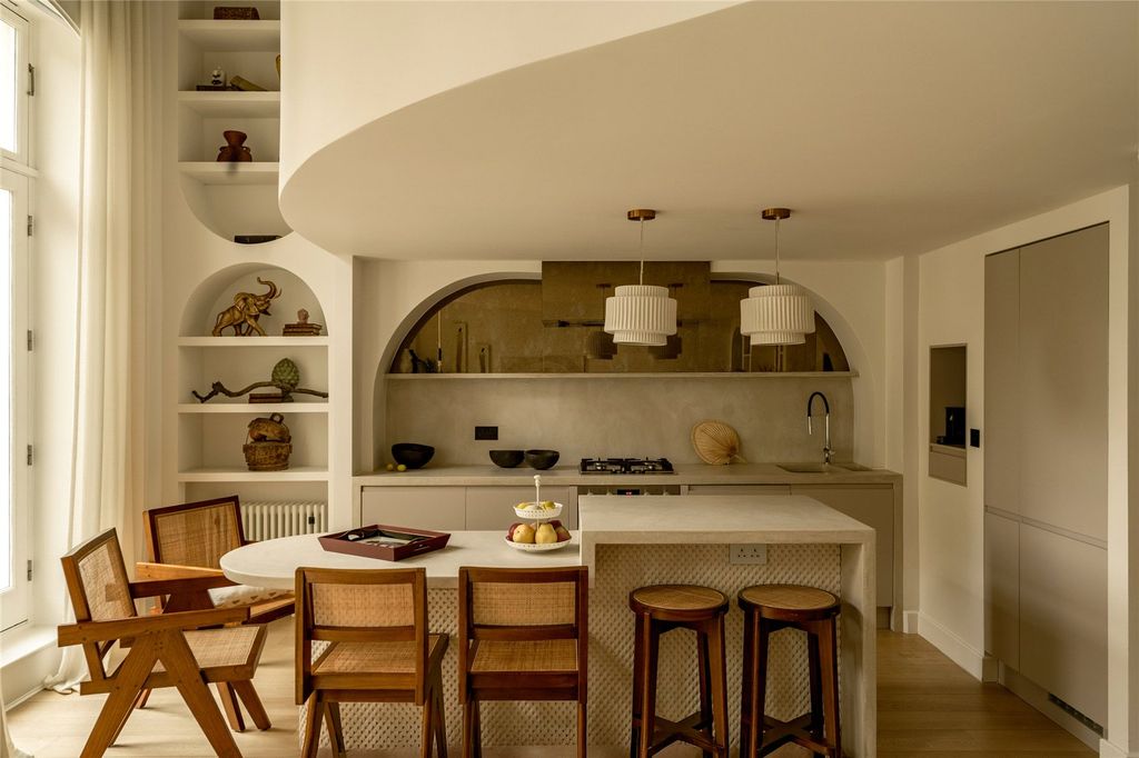 Property photo 1 of 10 Kitchen