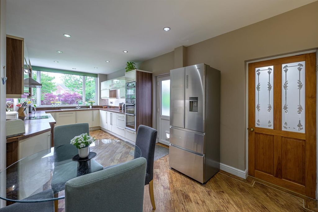 Property photo 3 of 32