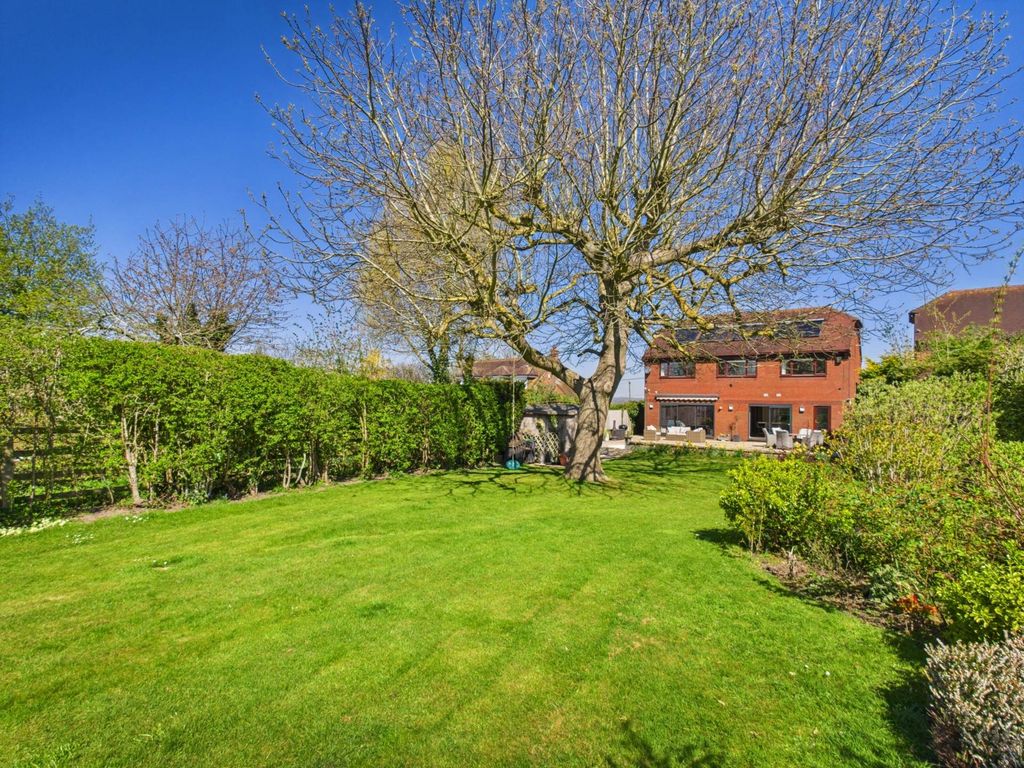 Property photo 2 of 30