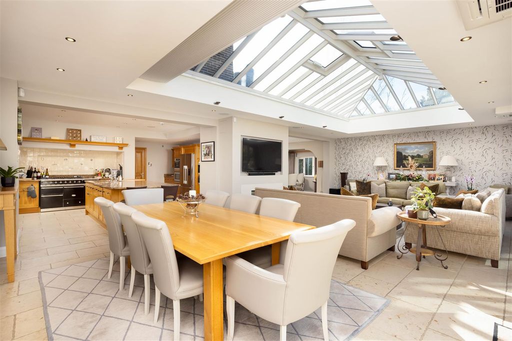 Property photo 2 of 21 00016.Jpg