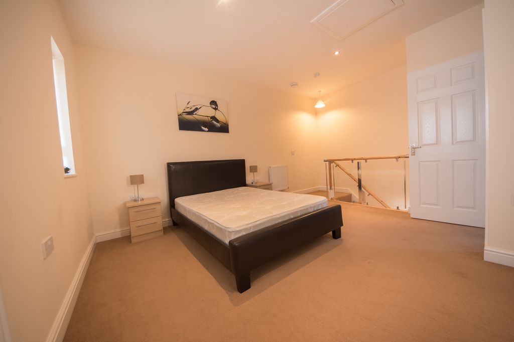 Property photo 2 of 9 Bedroom.