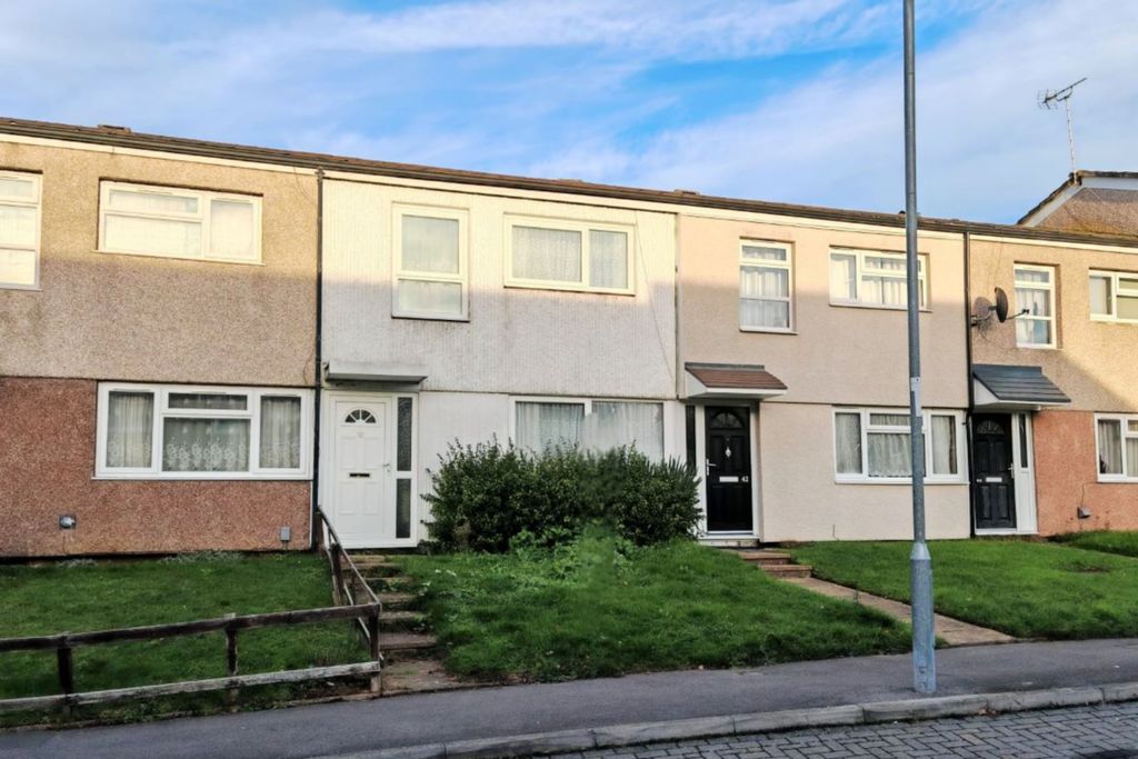 Property photo 1 of 7 40 Helmsdale Close, Reading Rg30 2Ps