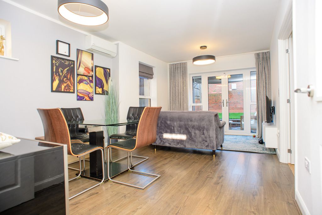 Property photo 3 of 28