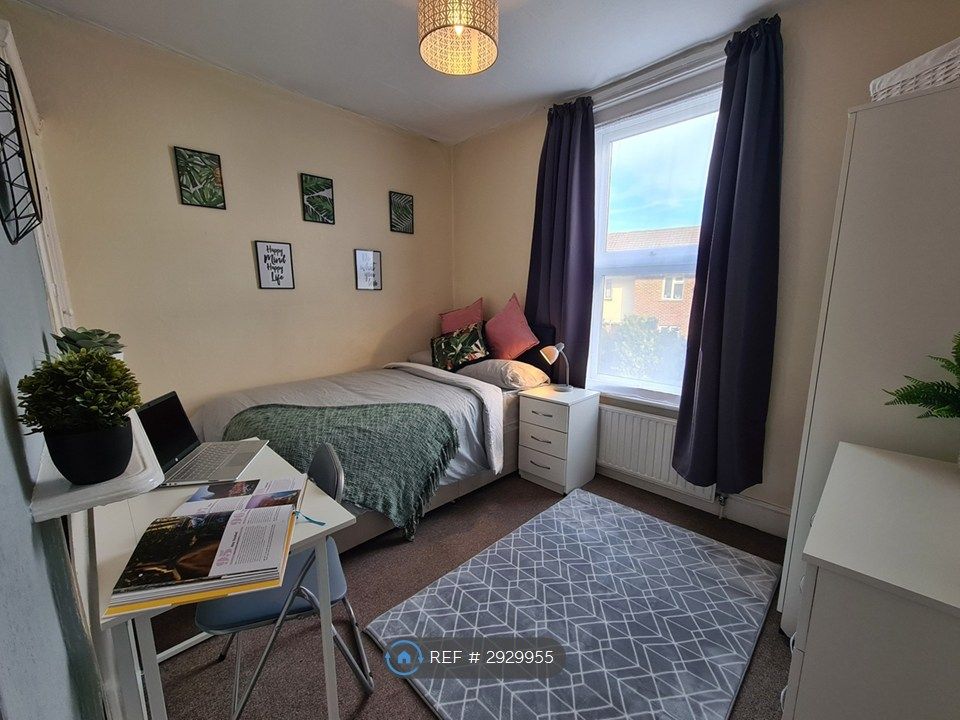Property photo 1 of 8 Room 6