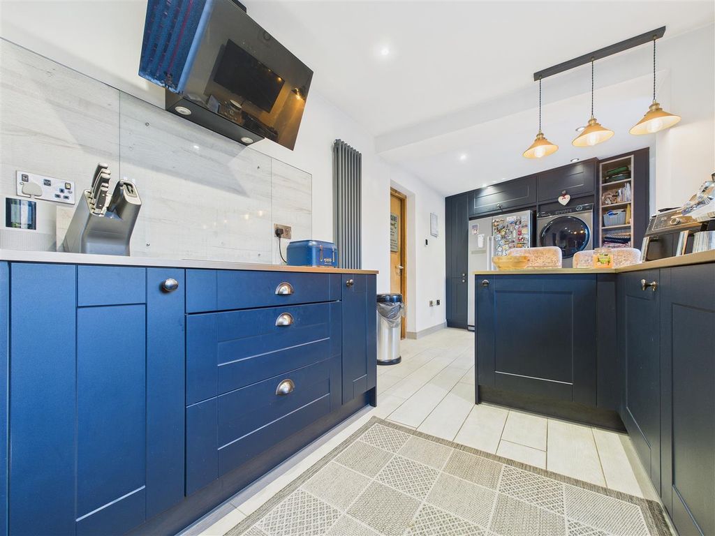 Property photo 3 of 20 Cam01407G0-Pr0031-Still011.Jpg