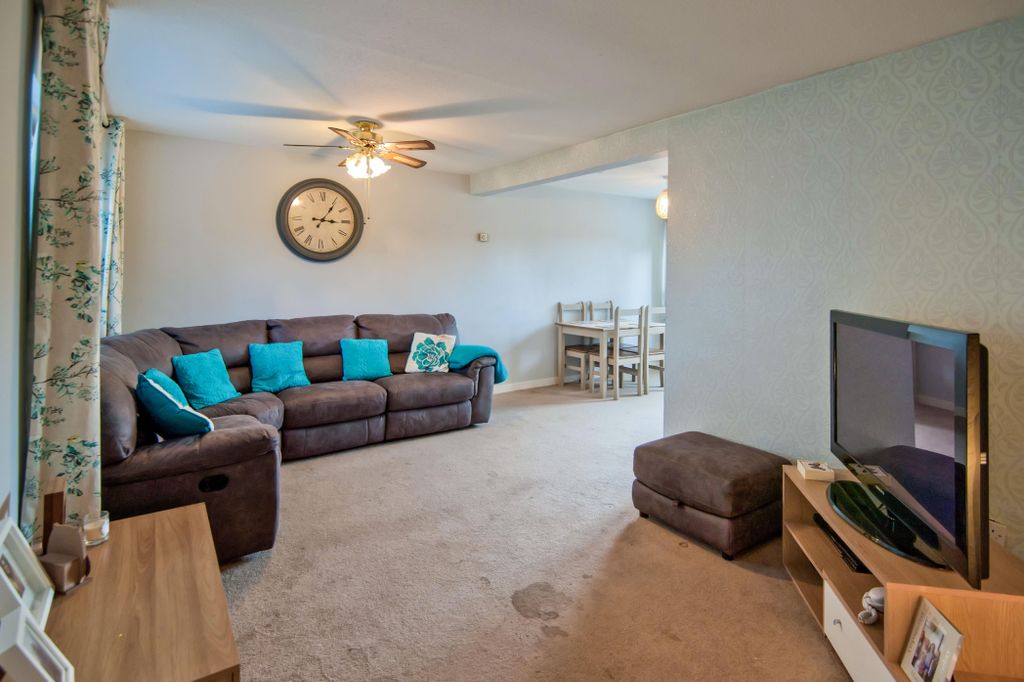 Property photo 3 of 8 Living Room