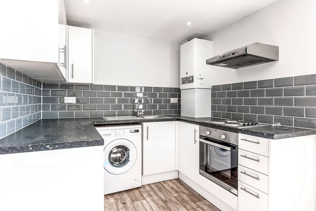 Property photo 3 of 5 Studio