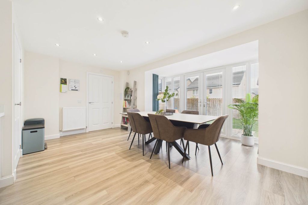 Property photo 3 of 26