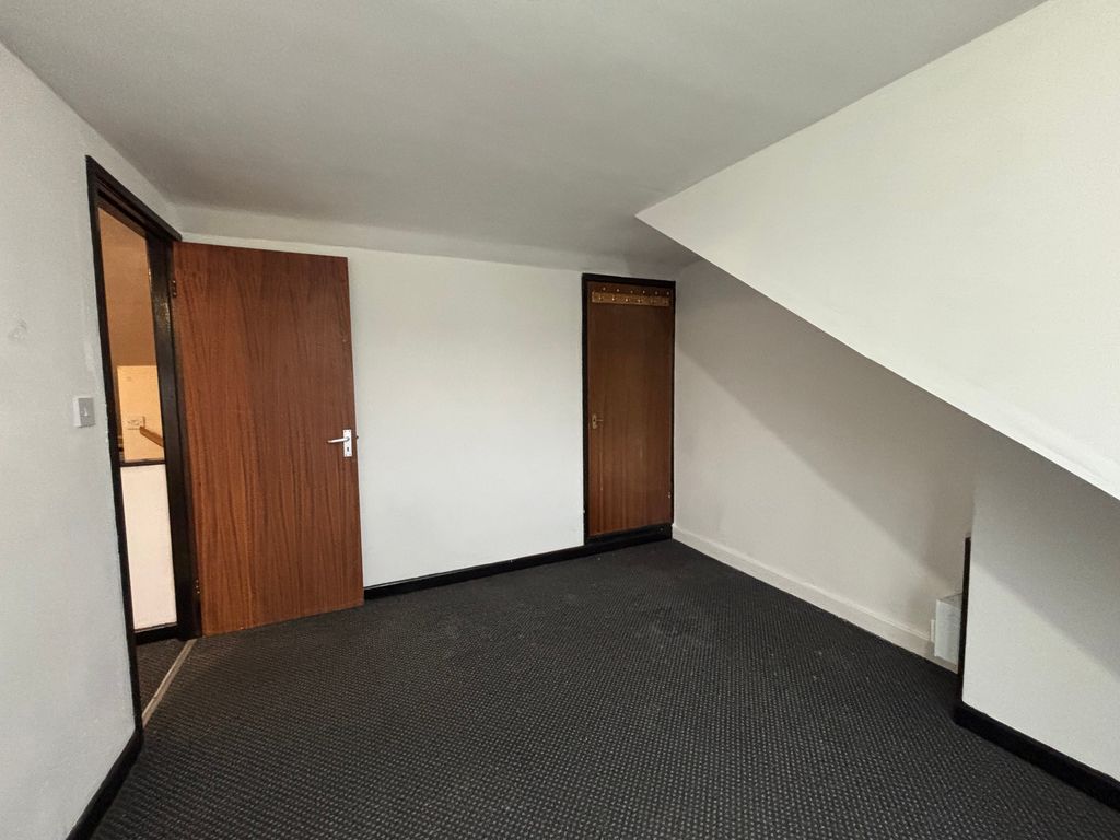 Property photo 3 of 10 Neutral Decor