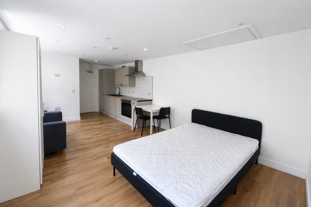 Property photo 2 of 4 Studio