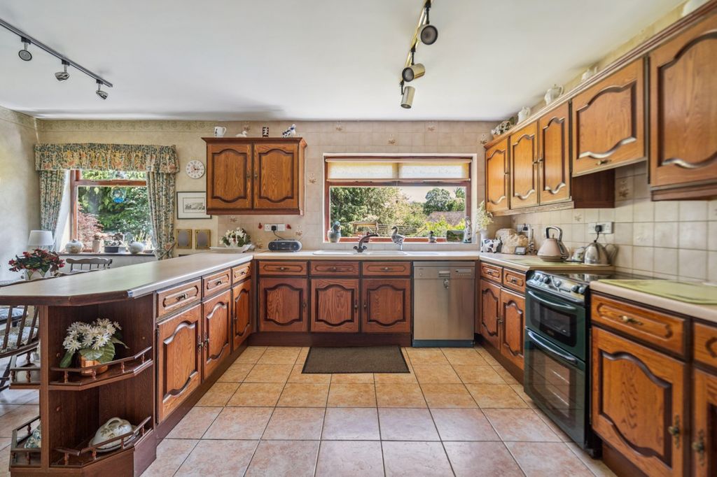 Property photo 2 of 24 Kitchen