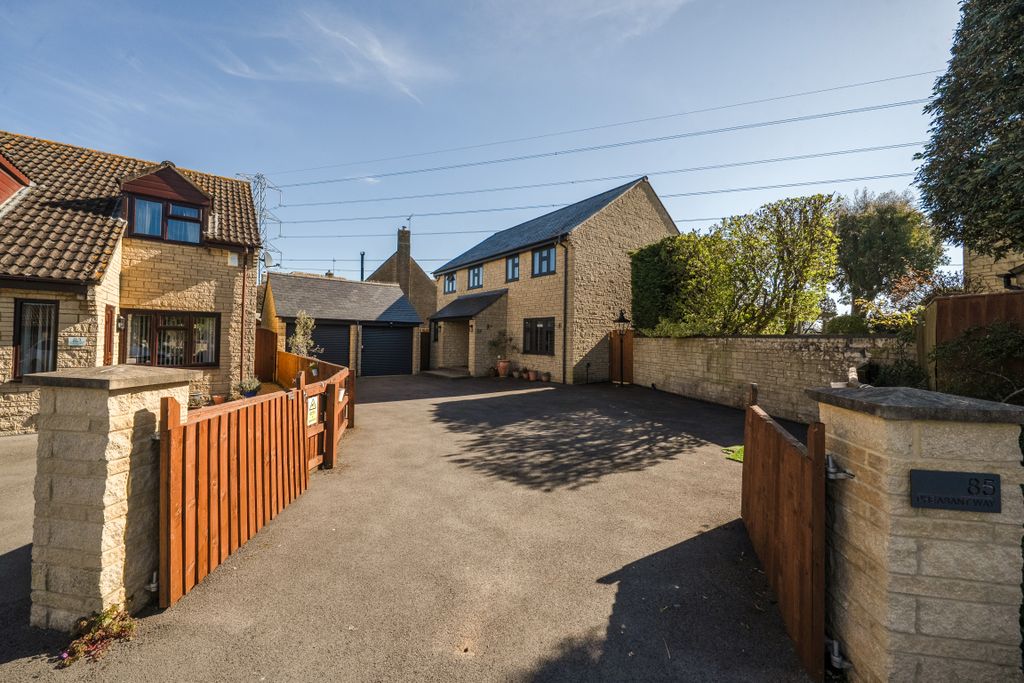 Property photo 2 of 23 14399212369d4E46867E27