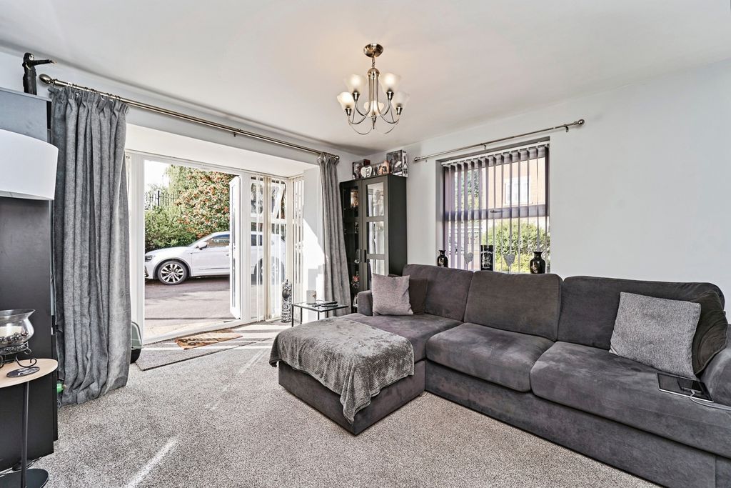 Property photo 2 of 17 Photo