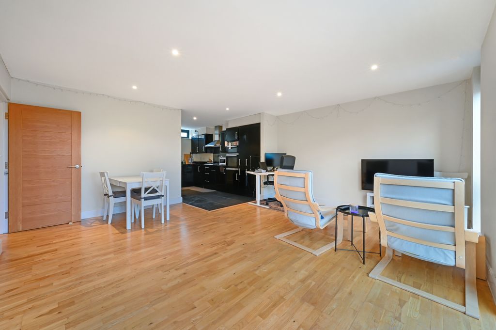 Property photo 2 of 12 Picture No. 14