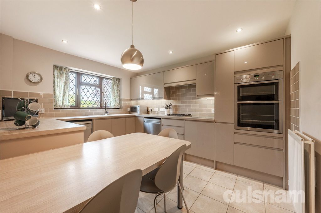 Property photo 3 of 27 Picture No. 11